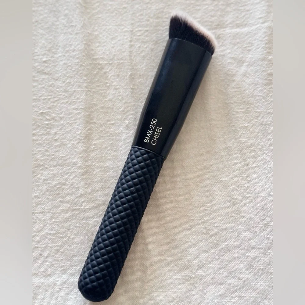 MODA PRO BMX-250 Chisel Makeup Brush for Contour & Blending